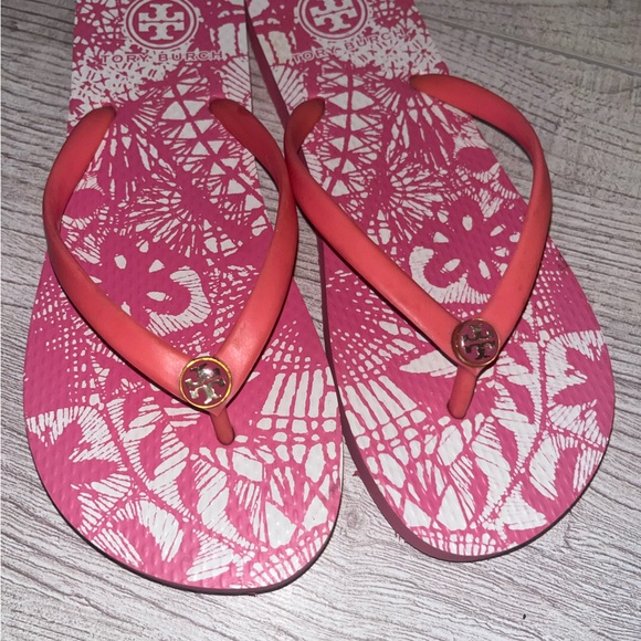 TORY BURCH Flip Flops Thong Sandals PVC Pink White Garden / Leaf Preppy 6.5/7 - Picture 2 of 6